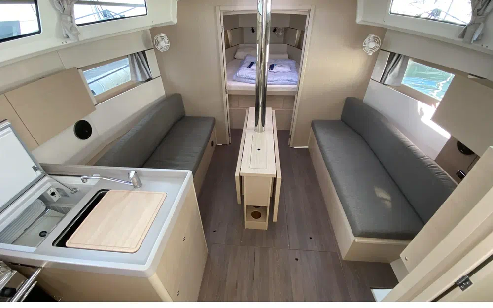 slider 2 Beneteau Oceanis 38.1