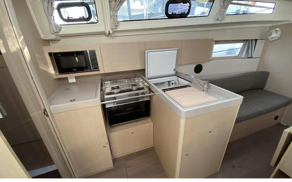 slider 3 Beneteau Oceanis 38.1