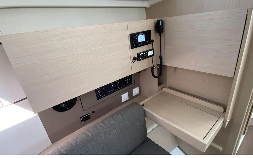 slider 7 Beneteau Oceanis 38.1