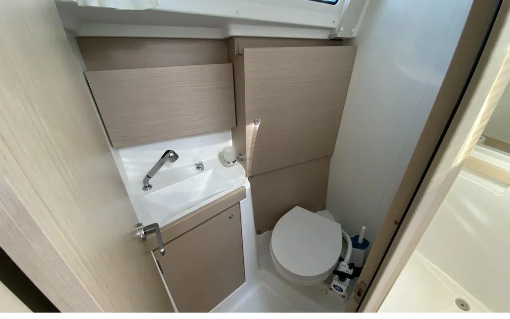 slider 8 Beneteau Oceanis 38.1