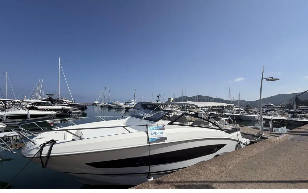 slider 2 Beneteau Flyer 10