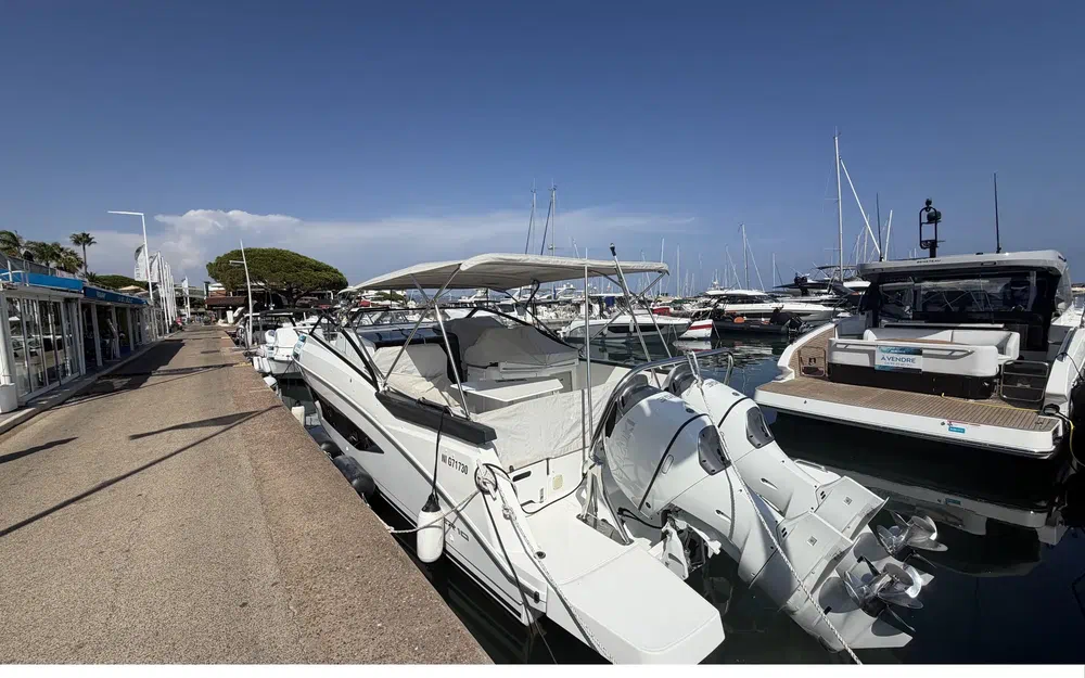slider 4 Beneteau Flyer 10