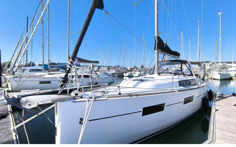 slider 1 Beneteau Oceanis 35