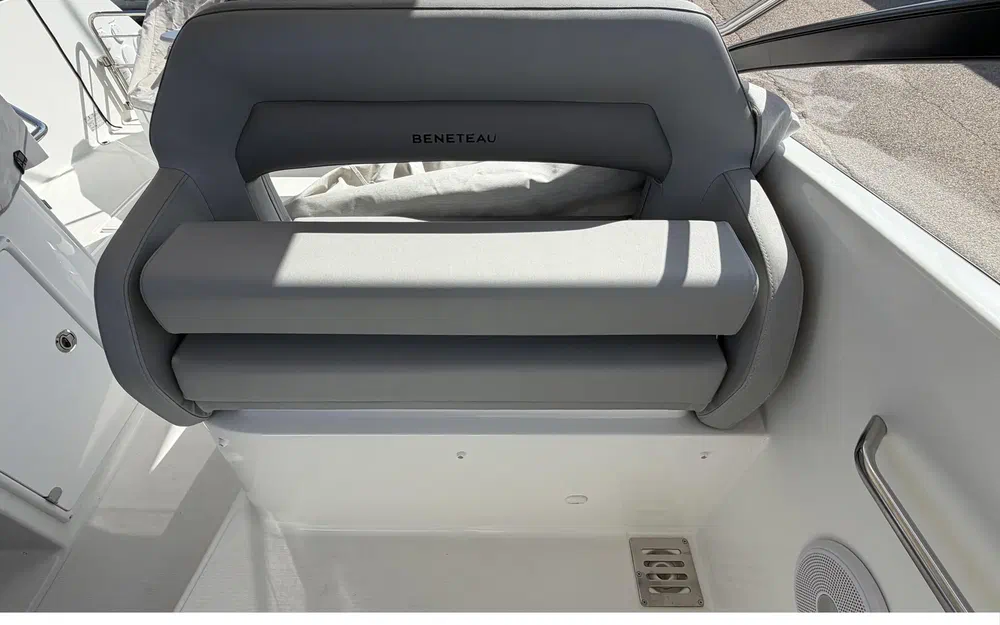 slider 12 Beneteau Flyer 10