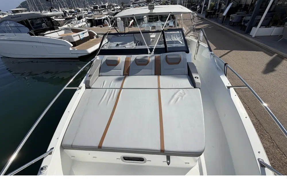 slider 6 Beneteau Flyer 10