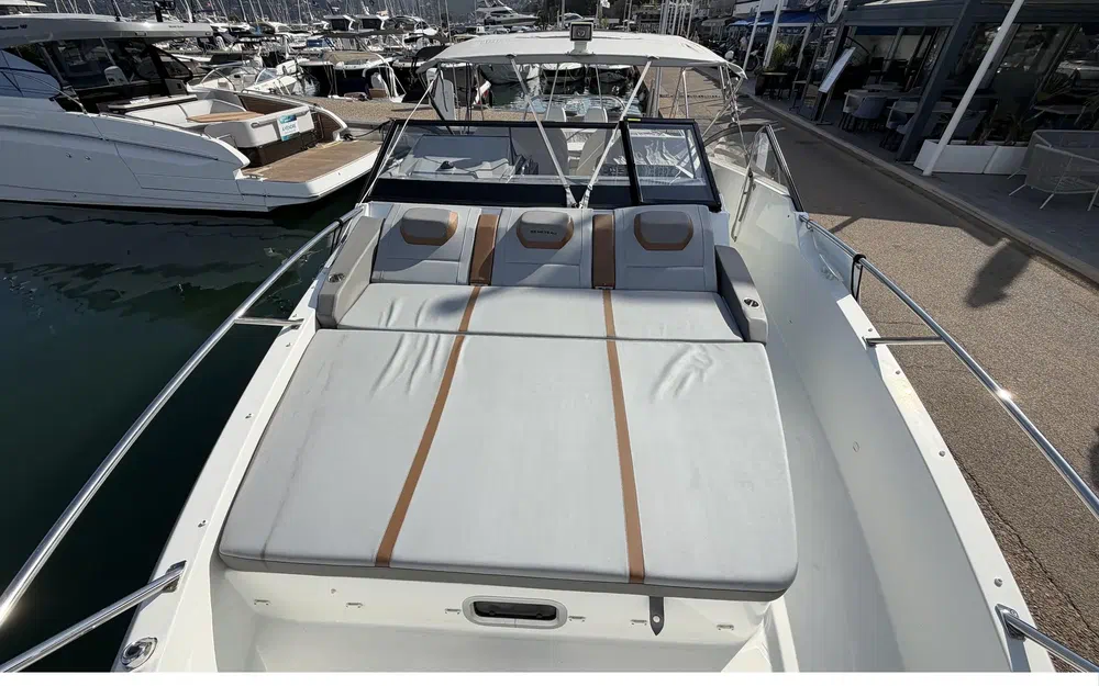slider 7 Beneteau Flyer 10