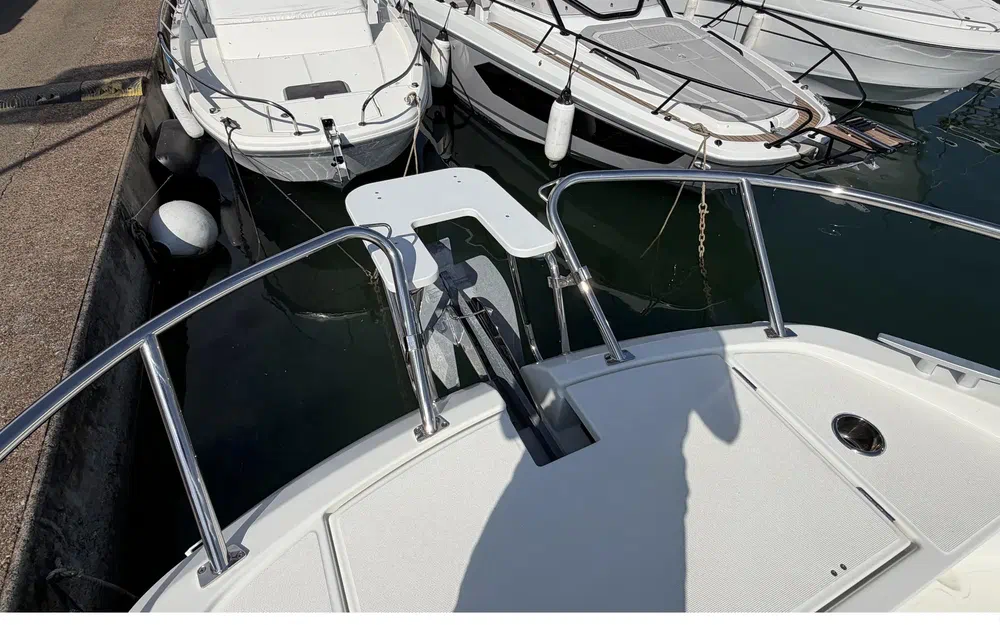 slider 8 Beneteau Flyer 10