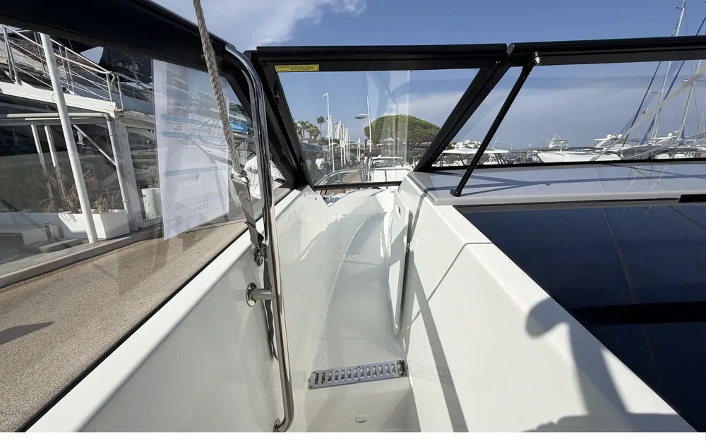 slider 11 Beneteau Flyer 10