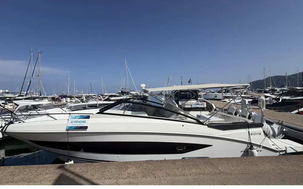 slider 3 Beneteau Flyer 10