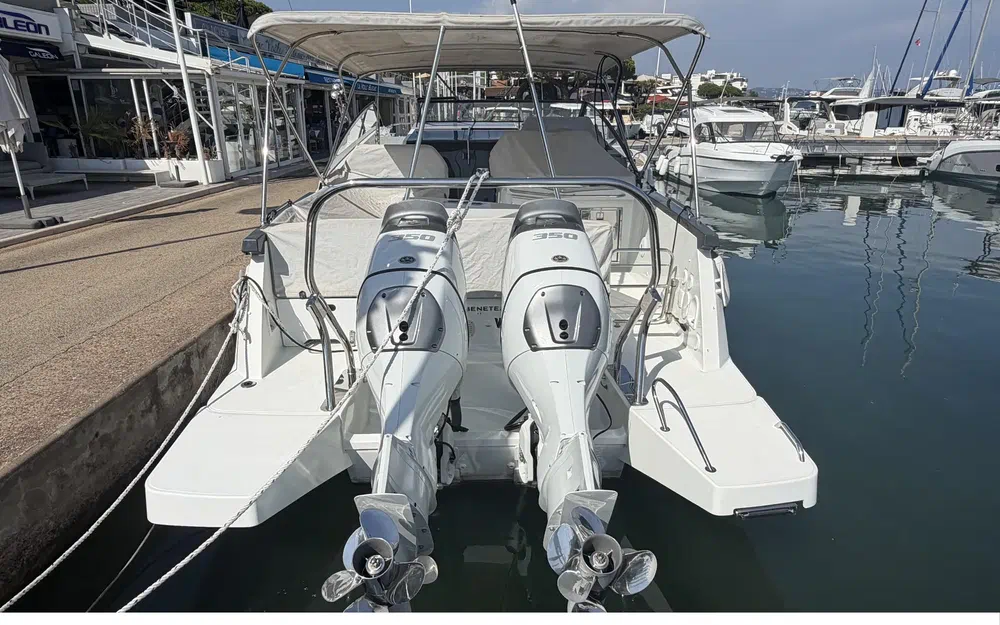 slider 5 Beneteau Flyer 10