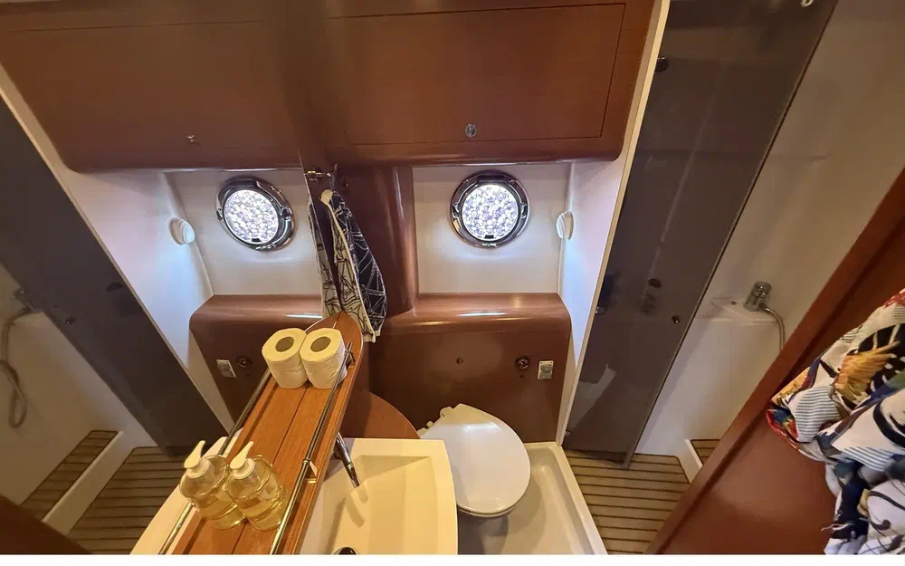 slider 12 Beneteau Monte Carlo 42