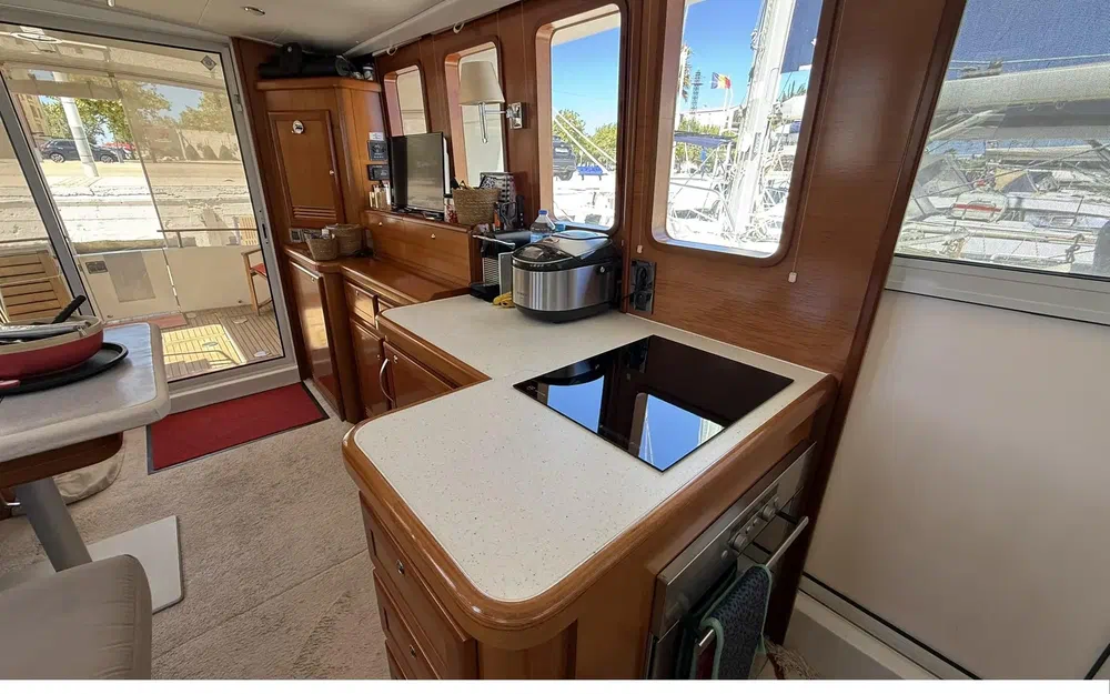 slider 18 Beneteau Swift Trawler 42