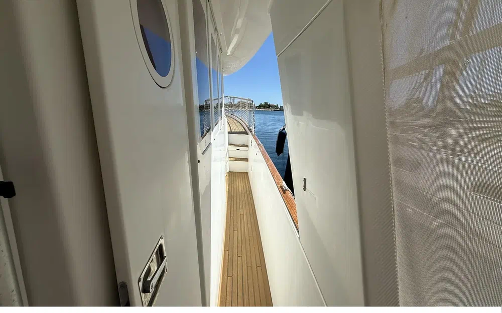 slider 7 Beneteau Swift Trawler 42