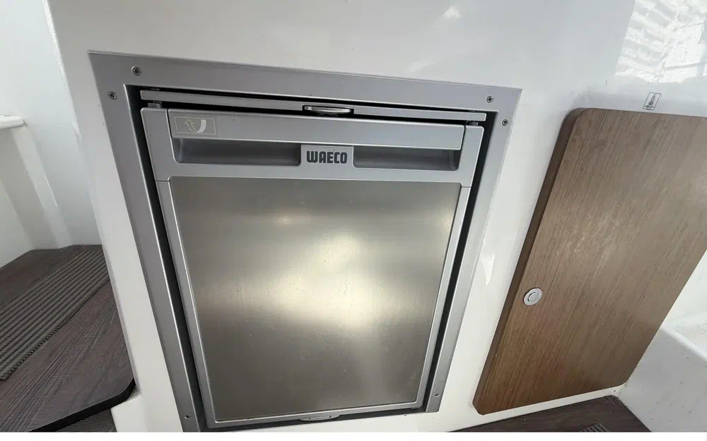 slider 18 Beneteau Antares 8 OB V2