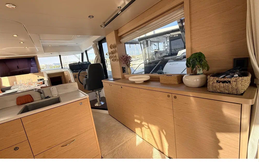 slider 9 Beneteau Swift Trawler 48