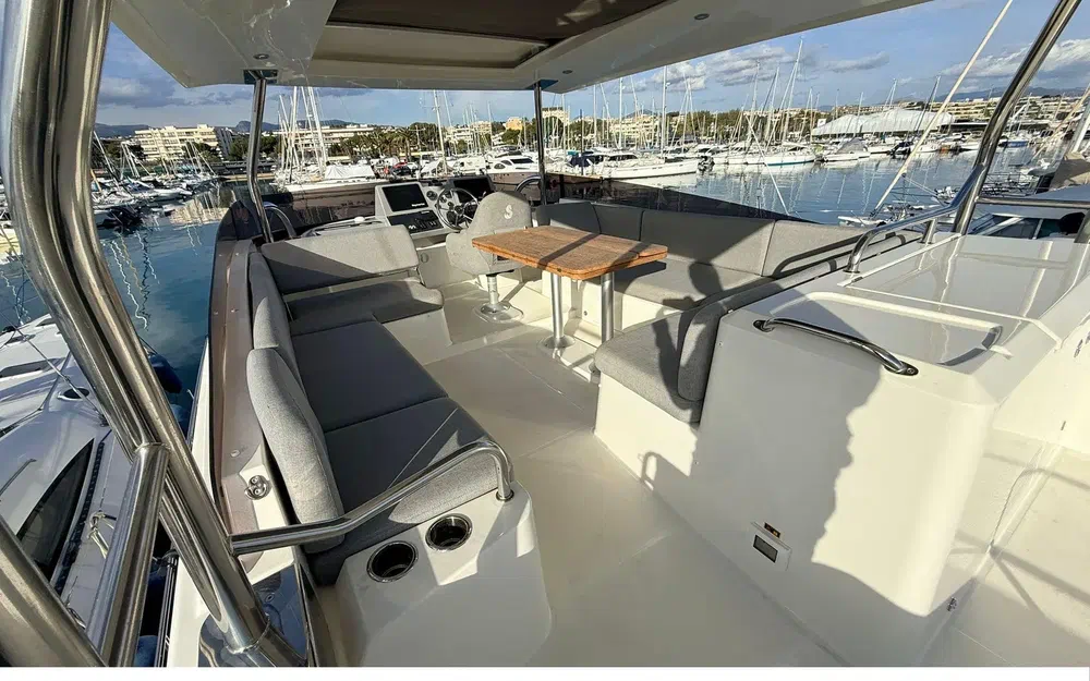 slider 33 Beneteau Swift Trawler 48