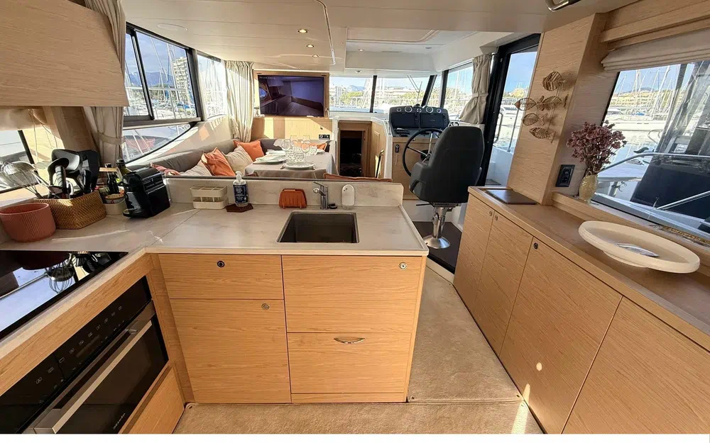 slider 8 Beneteau Swift Trawler 48