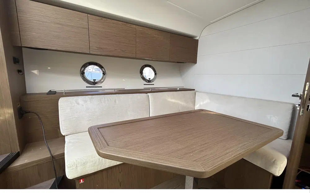slider 12 Beneteau Gran Turismo 40