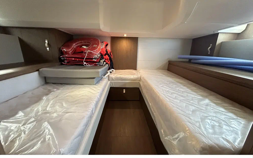 slider 14 Beneteau Gran Turismo 40