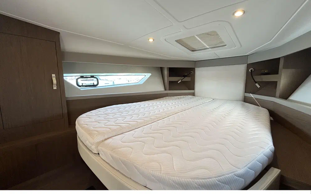 slider 15 Beneteau Gran Turismo 40