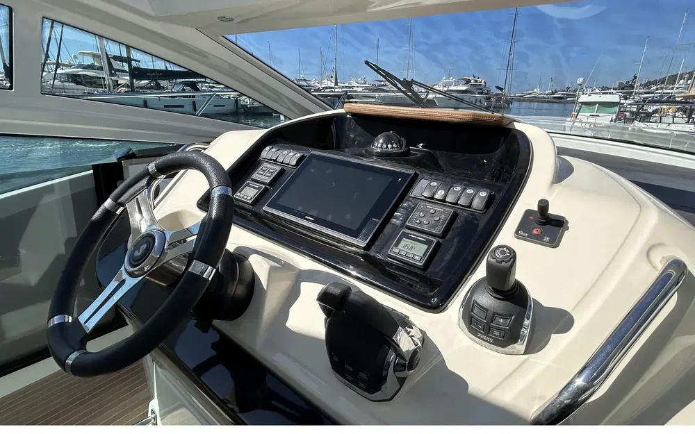 slider 8 Beneteau Gran Turismo 40