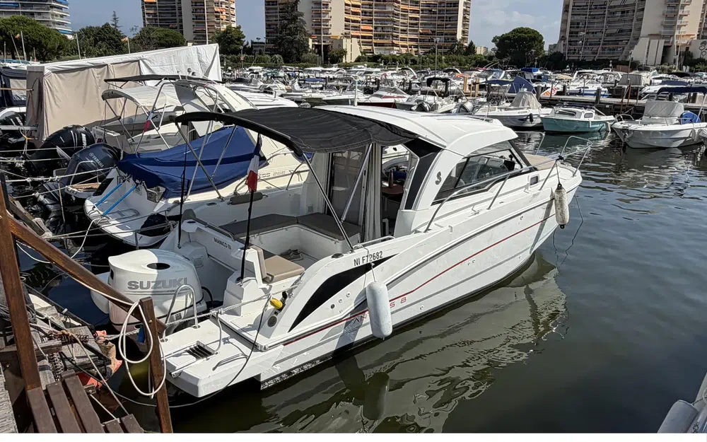 slider 0 Beneteau Antares 8 OB V2
