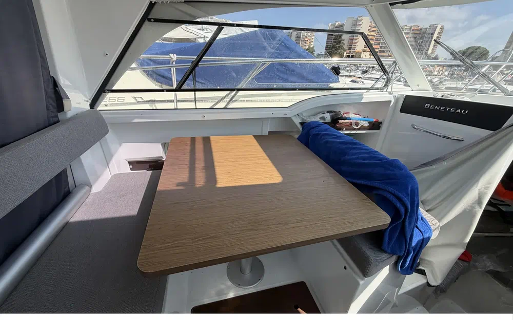 slider 12 Beneteau Antares 8 OB V2