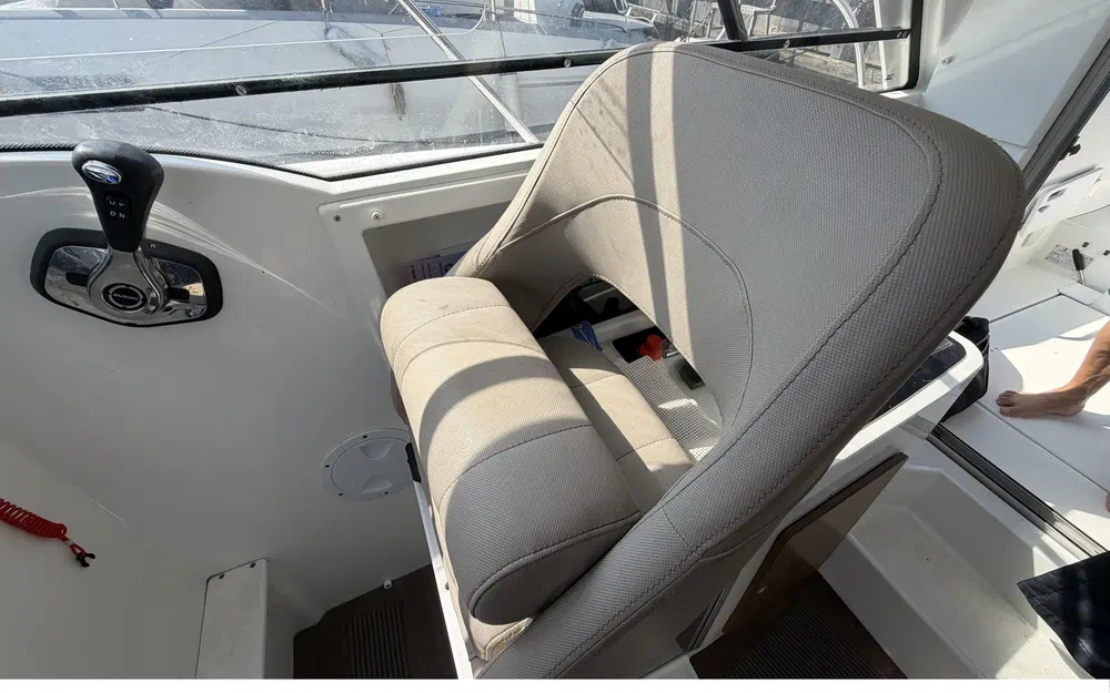 slider 15 Beneteau Antares 8 OB V2