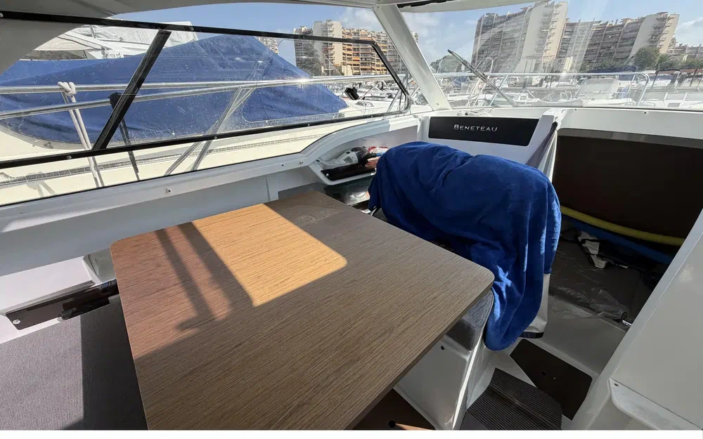 slider 13 Beneteau Antares 8 OB V2
