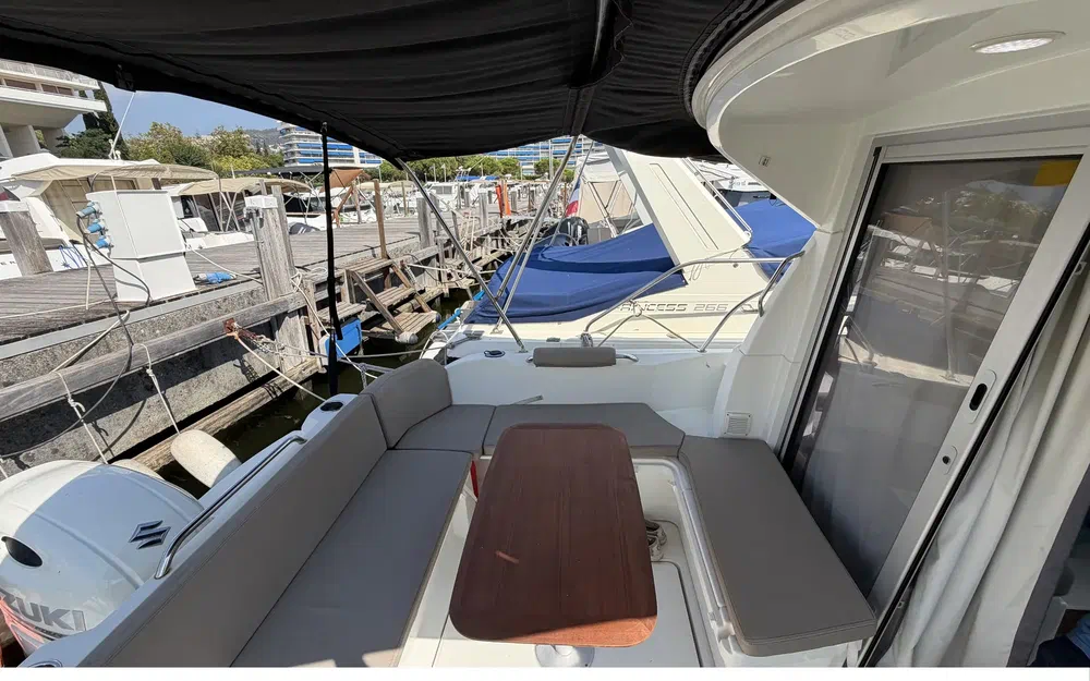 slider 6 Beneteau Antares 8 OB V2