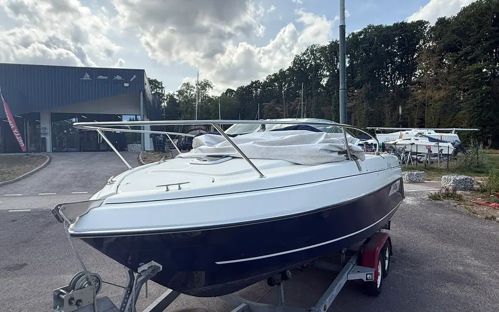 slider 7 Kelt Azura 600 Cabin