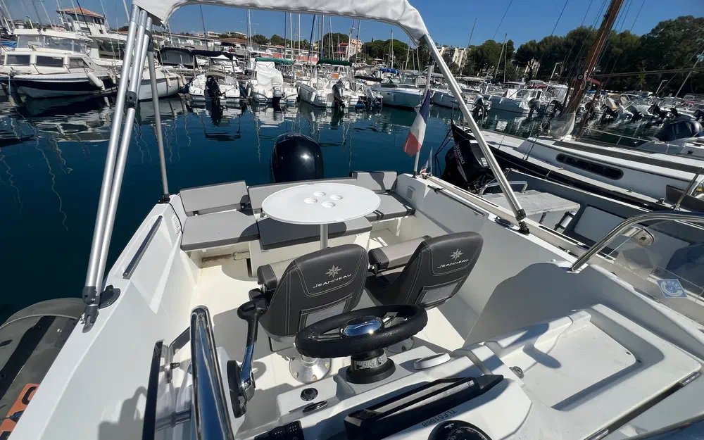 slider 9 Jeanneau Cap Camarat 5.5 CC Serie 2