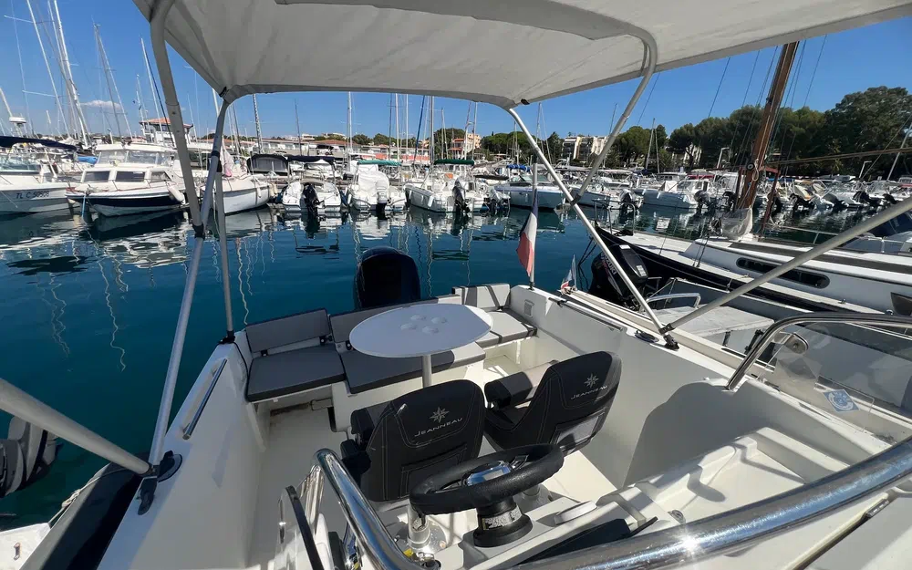 slider 14 Jeanneau Cap Camarat 5.5 CC Serie 2