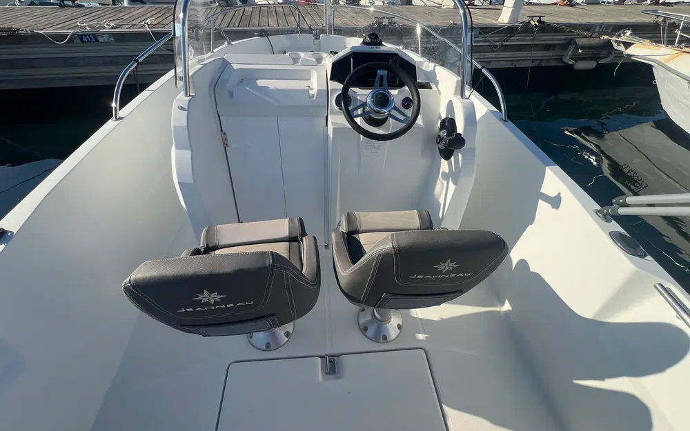 slider 6 Jeanneau Cap Camarat 5.5 CC Serie 2