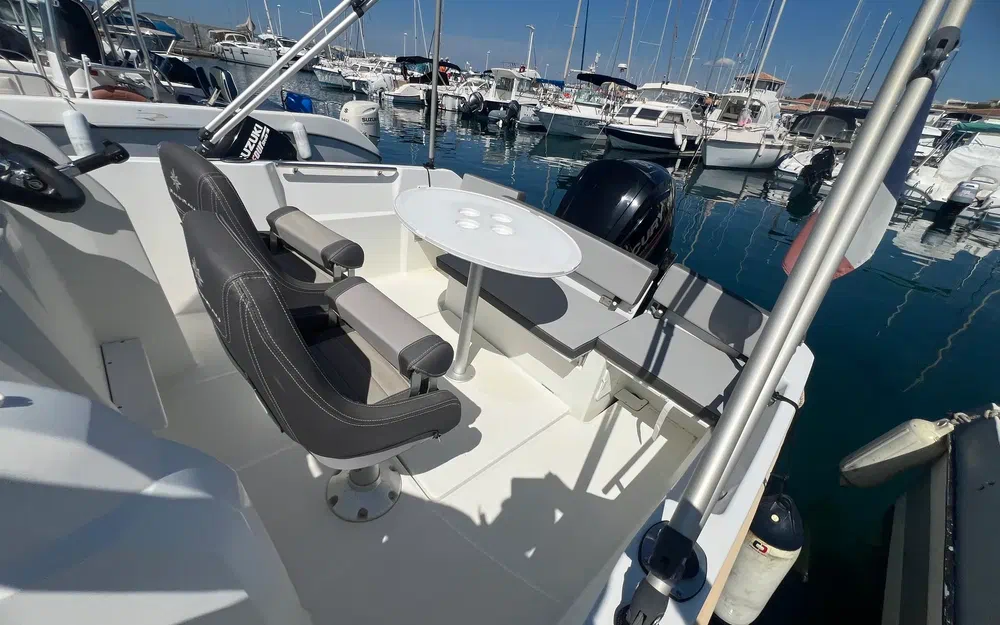 slider 10 Jeanneau Cap Camarat 5.5 CC Serie 2