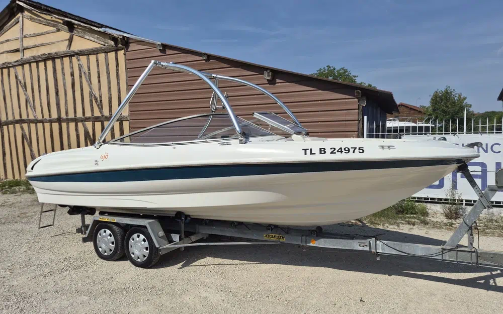 slider 0 Bayliner Capri 2050