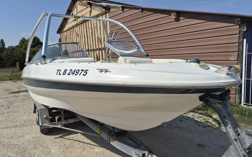 slider 2 Bayliner Capri 2050