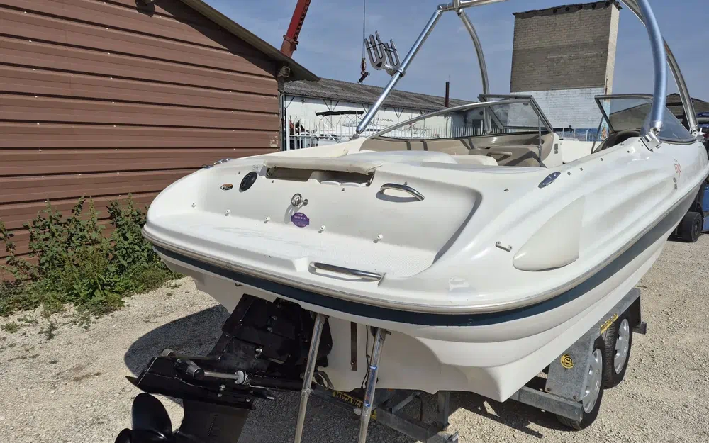 slider 7 Bayliner Capri 2050