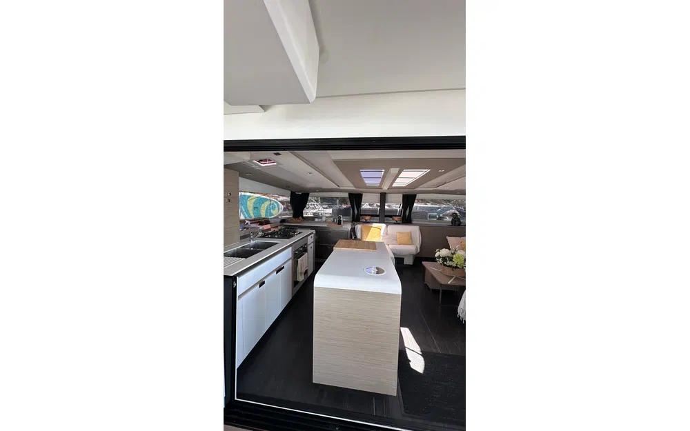 slider 17 Fountaine Pajot Aura 51