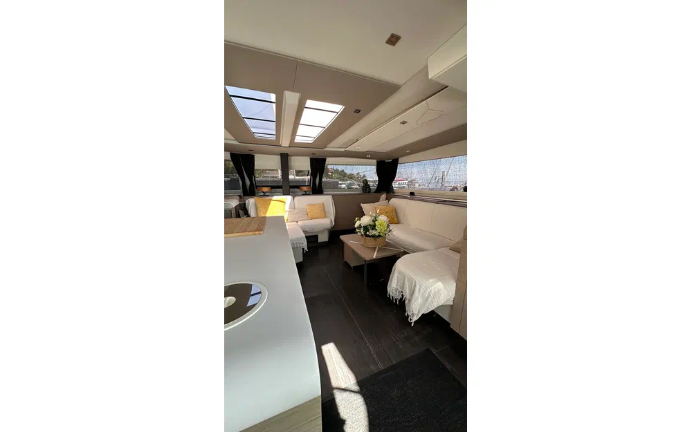 slider 19 Fountaine Pajot Aura 51