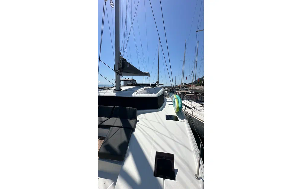 slider 4 Fountaine Pajot Aura 51
