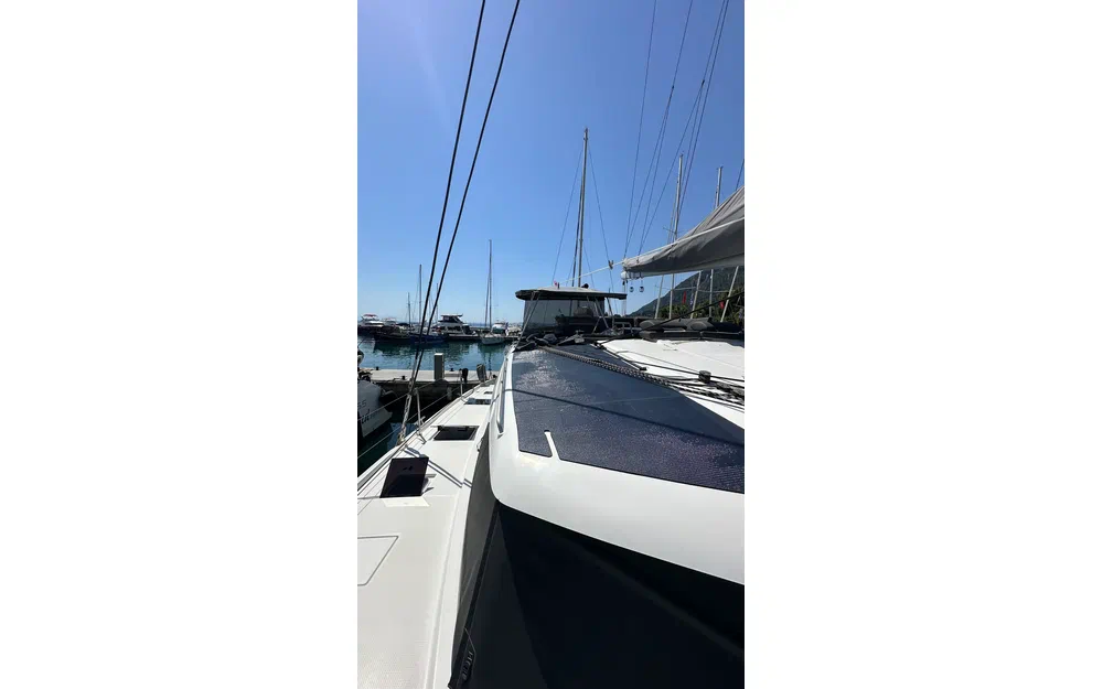 slider 6 Fountaine Pajot Aura 51