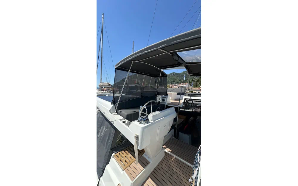 slider 7 Fountaine Pajot Aura 51