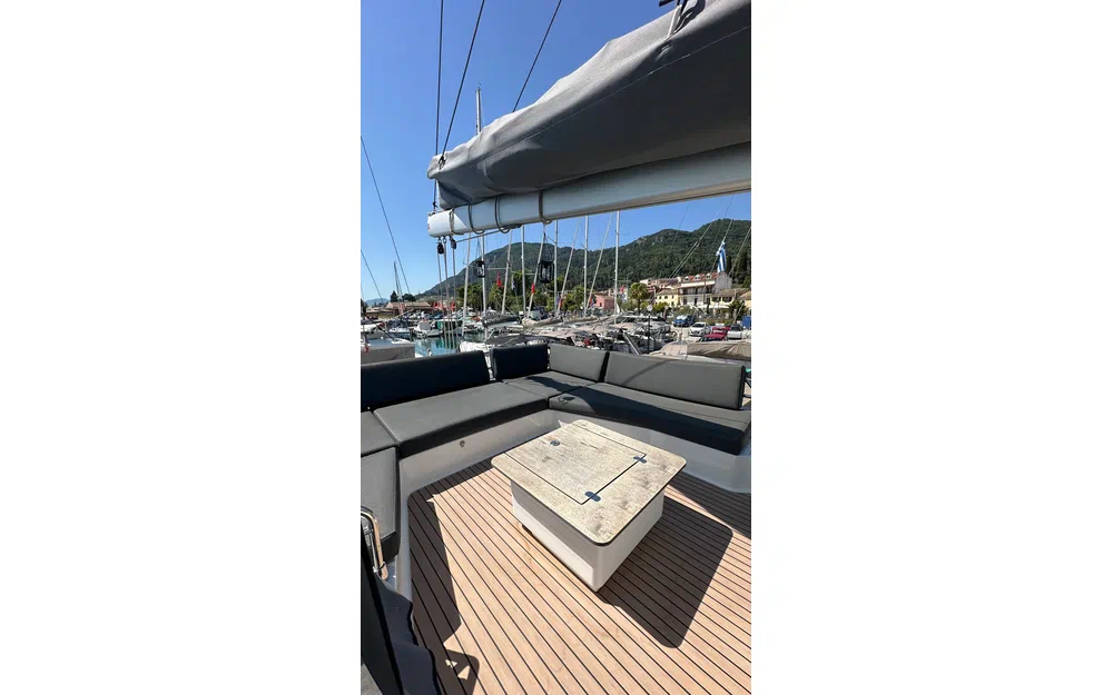 slider 8 Fountaine Pajot Aura 51