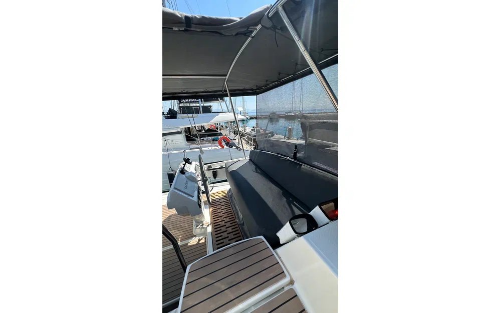slider 10 Fountaine Pajot Aura 51
