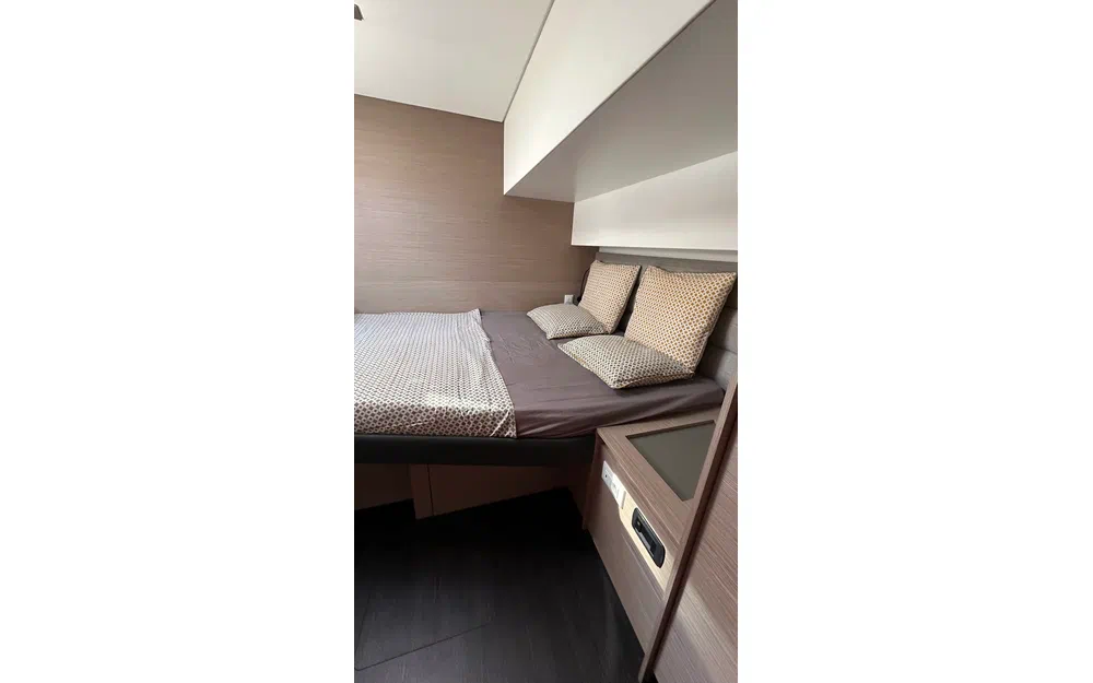slider 22 Fountaine Pajot Aura 51