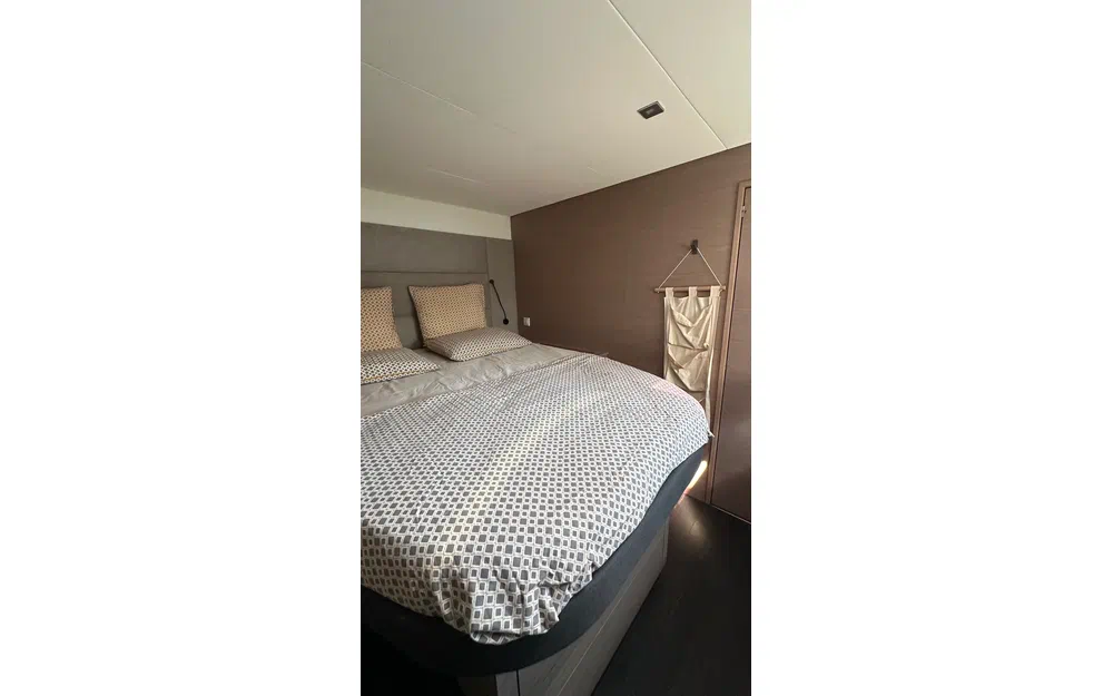slider 24 Fountaine Pajot Aura 51