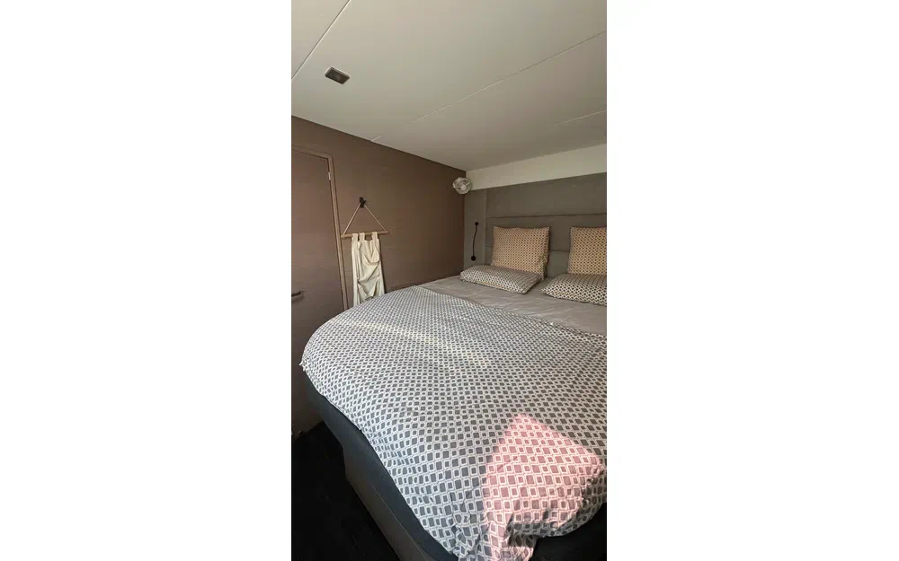 slider 25 Fountaine Pajot Aura 51