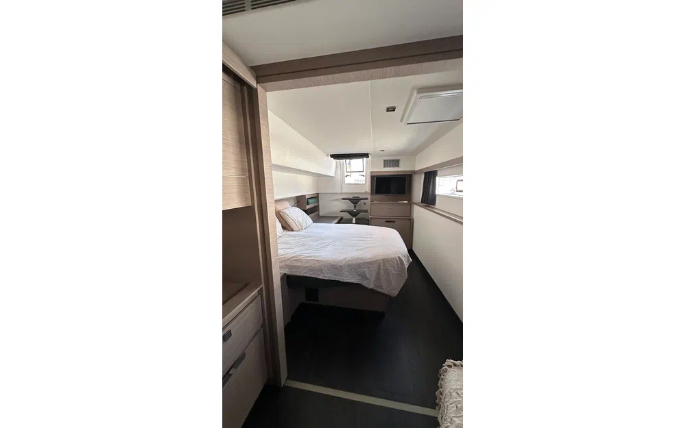 slider 31 Fountaine Pajot Aura 51