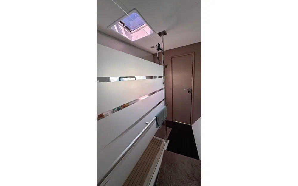 slider 33 Fountaine Pajot Aura 51